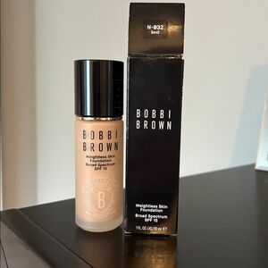Bobbi Brown Weightless Skin Foundation SPF 15 - SAND N-032 Medium Buildable